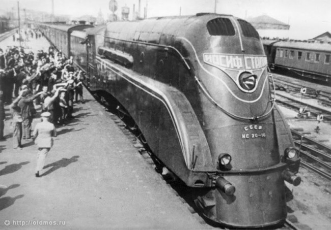 Joseph Stalin Locomotive, example of Streamline Moderne