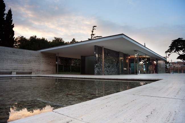 Mies van der Rohe: Barcelona Pavilion: Minimalist Architecture