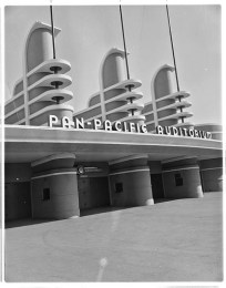 Pan-Pacific Auditorium, later used as design for Disneyland entrance